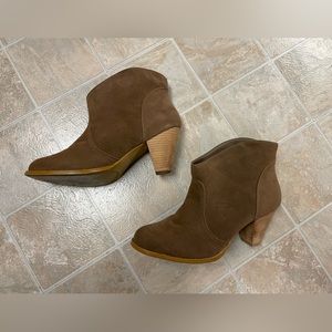 Women’s Rampage ankle boots. Size 11M.